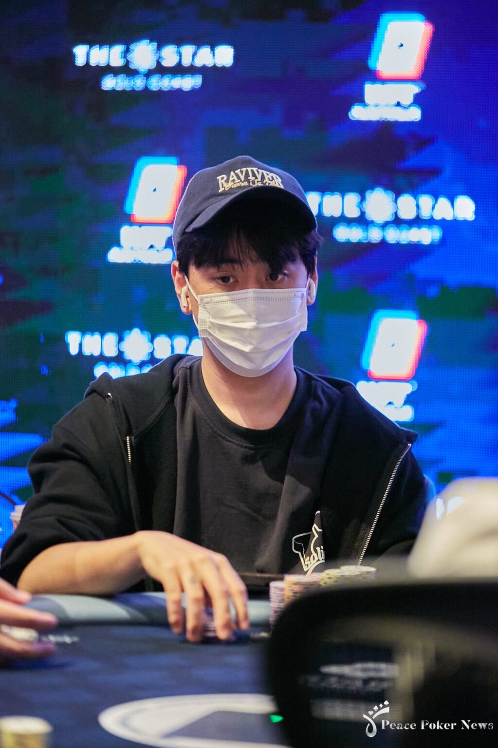 Stack Dae Player Dae woong Song is holding 22 big blinds stack after winning two ...